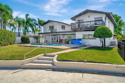 House in Clearwater, Florida 3 bedrooms, 299.7 sq.m. № 1772783 - photo 3