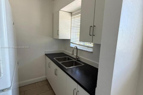 Villa ou maison à louer à Miami Beach, Floride: 2 chambres, 55.74 m2 № 1941359 - photo 2