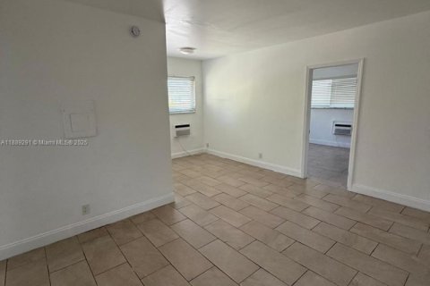 Villa ou maison à louer à Miami Beach, Floride: 2 chambres, 55.74 m2 № 1941359 - photo 1