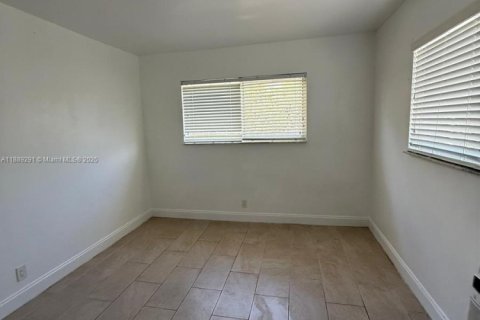 Villa ou maison à louer à Miami Beach, Floride: 2 chambres, 55.74 m2 № 1941359 - photo 10