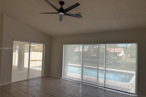 Villa ou maison à louer à Plantation, Floride: 4 chambres, 232.63 m2 № 2030426 - photo 5