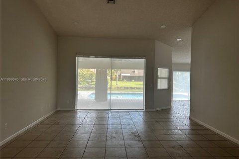 Villa ou maison à louer à Plantation, Floride: 4 chambres, 232.63 m2 № 2030426 - photo 4