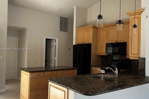 Villa ou maison à louer à Plantation, Floride: 4 chambres, 232.63 m2 № 2030426 - photo 7