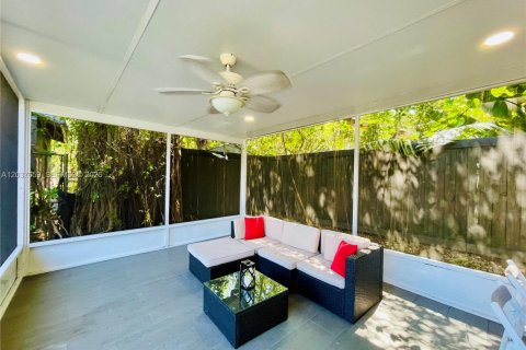 House in Miami, Florida 193.61 sq.m. № 2185684 - photo 8
