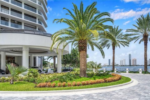 Condominio en venta en Aventura, Florida, 2 dormitorios, 177.44 m2 № 1994408 - foto 28