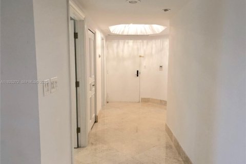 Condominio en venta en Aventura, Florida, 2 dormitorios, 177.44 m2 № 1994408 - foto 3