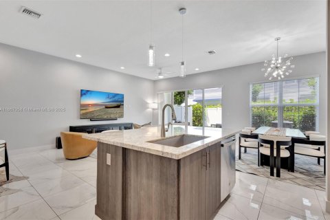 Adosado en venta en Palm Beach Gardens, Florida, 3 dormitorios, 199.18 m2 № 1896518 - foto 13