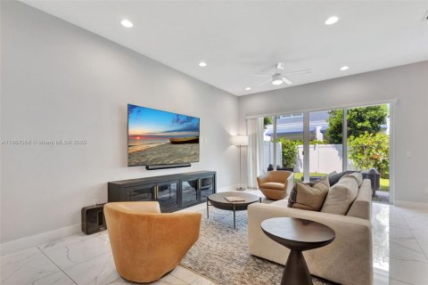 Adosado en venta en Palm Beach Gardens, Florida, 3 dormitorios, 199.18 m2 № 1896518 - foto 10