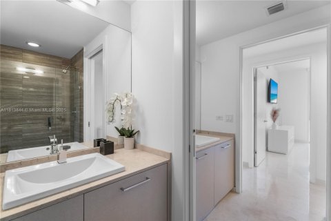 Condominio en venta en Miami, Florida, 3 dormitorios, 165.18 m2 № 1874377 - foto 18