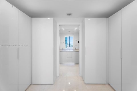 Condominio en venta en Miami, Florida, 3 dormitorios, 165.18 m2 № 1874377 - foto 11