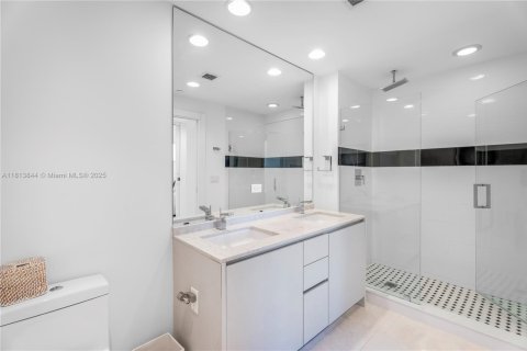 Condominio en venta en Miami, Florida, 3 dormitorios, 165.18 m2 № 1874377 - foto 12