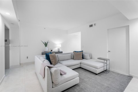 Condominio en venta en Miami, Florida, 3 dormitorios, 165.18 m2 № 1874377 - foto 17