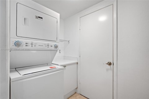 Купить кондоминиум в Норт-Майами, Флорида 3 спальни, 167.32м2, № 2056698 - фото 25