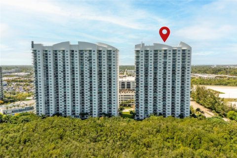 Купить кондоминиум в Норт-Майами, Флорида 3 спальни, 167.32м2, № 2056698 - фото 2