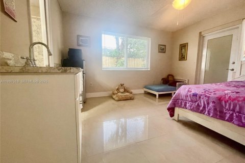 Commercial property in Miami, Florida 30.19 sq.m. № 1953887 - photo 5