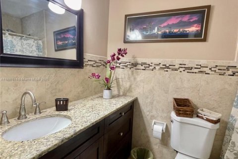 Commercial property in Miami, Florida 30.19 sq.m. № 1953887 - photo 3