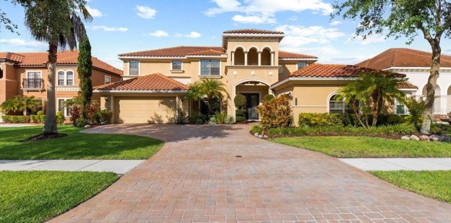 House in Tampa, Florida 5 bedrooms, 389.35 sq.m. № 1813816