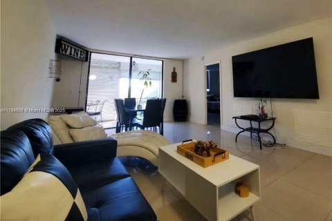 Condo in Lauderdale Lakes, Florida, 2 bedrooms  № 1731333 - photo 5