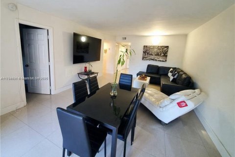 Condo in Lauderdale Lakes, Florida, 2 bedrooms  № 1731333 - photo 8