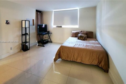Condo in Lauderdale Lakes, Florida, 2 bedrooms  № 1731333 - photo 6