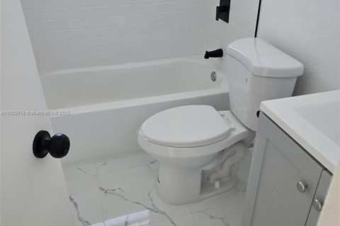 Condo in Hialeah, Florida, 2 bedrooms  № 1788607 - photo 1