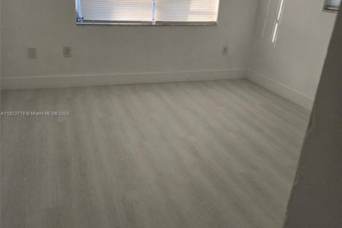 Condo in Hialeah, Florida, 2 bedrooms  № 1788607 - photo 8