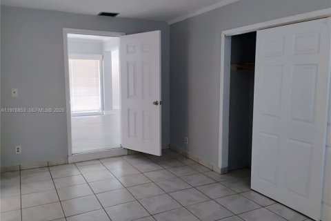 Casa en alquiler en Fort Lauderdale, Florida, 4 dormitorios, 176.14 m2 № 2040995 - foto 9