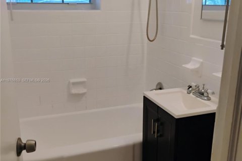 Casa en alquiler en Fort Lauderdale, Florida, 4 dormitorios, 176.14 m2 № 2040995 - foto 17