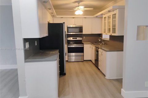 Casa en alquiler en Fort Lauderdale, Florida, 4 dormitorios, 176.14 m2 № 2040995 - foto 13