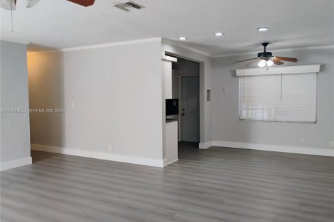 Casa en alquiler en Fort Lauderdale, Florida, 4 dormitorios, 176.14 m2 № 2040995 - foto 3
