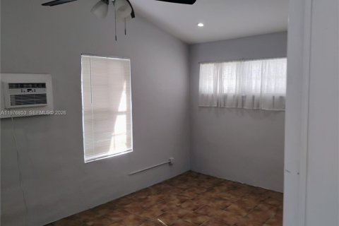 Casa en alquiler en Fort Lauderdale, Florida, 4 dormitorios, 176.14 m2 № 2040995 - foto 11