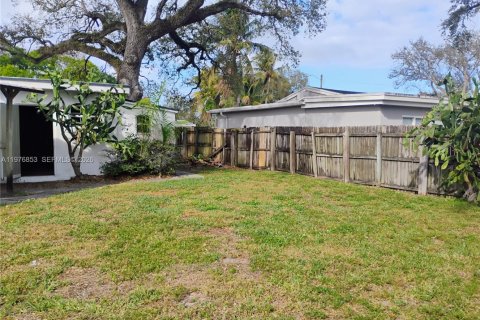 Casa en alquiler en Fort Lauderdale, Florida, 4 dormitorios, 176.14 m2 № 2040995 - foto 21