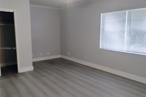 Casa en alquiler en Fort Lauderdale, Florida, 4 dormitorios, 176.14 m2 № 2040995 - foto 15