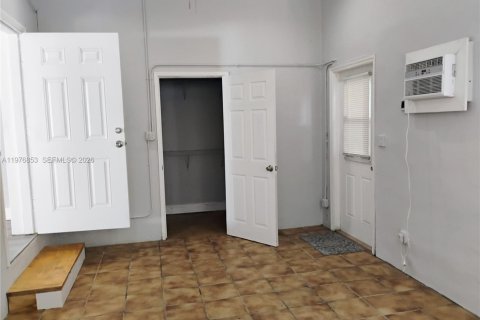 Casa en alquiler en Fort Lauderdale, Florida, 4 dormitorios, 176.14 m2 № 2040995 - foto 12