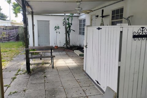 Casa en alquiler en Fort Lauderdale, Florida, 4 dormitorios, 176.14 m2 № 2040995 - foto 20