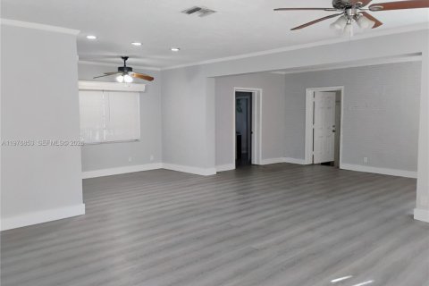 Casa en alquiler en Fort Lauderdale, Florida, 4 dormitorios, 176.14 m2 № 2040995 - foto 2