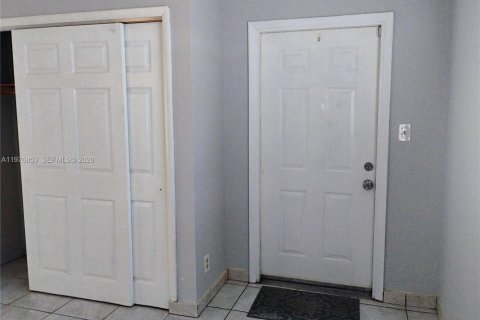 Casa en alquiler en Fort Lauderdale, Florida, 4 dormitorios, 176.14 m2 № 2040995 - foto 10