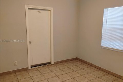 Casa en alquiler en Fort Lauderdale, Florida, 4 dormitorios, 176.14 m2 № 2040995 - foto 18