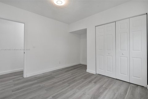 Casa en venta en Miami, Florida, 3 dormitorios, 98.57 m2 № 1965699 - foto 17
