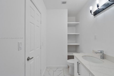 Casa en venta en Miami, Florida, 3 dormitorios, 98.57 m2 № 1965699 - foto 24