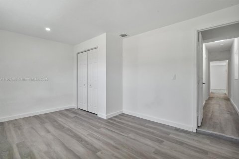 Casa en venta en Miami, Florida, 3 dormitorios, 98.57 m2 № 1965699 - foto 19