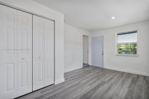 Casa en venta en Miami, Florida, 3 dormitorios, 98.57 m2 № 1965699 - foto 20