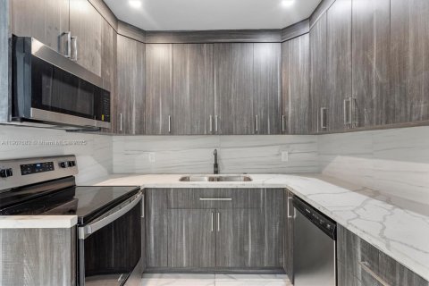 Casa en venta en Miami, Florida, 3 dormitorios, 98.57 m2 № 1965699 - foto 12