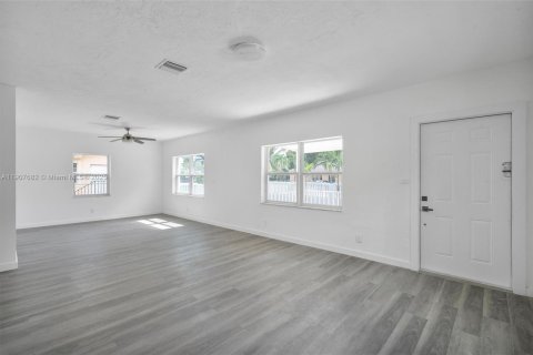 Casa en venta en Miami, Florida, 3 dormitorios, 98.57 m2 № 1965699 - foto 7