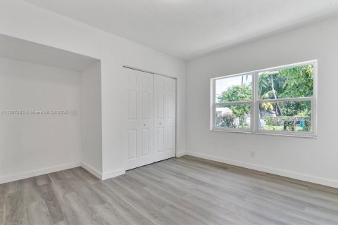 Casa en venta en Miami, Florida, 3 dormitorios, 98.57 m2 № 1965699 - foto 16