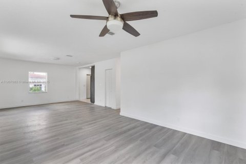 Casa en venta en Miami, Florida, 3 dormitorios, 98.57 m2 № 1965699 - foto 5