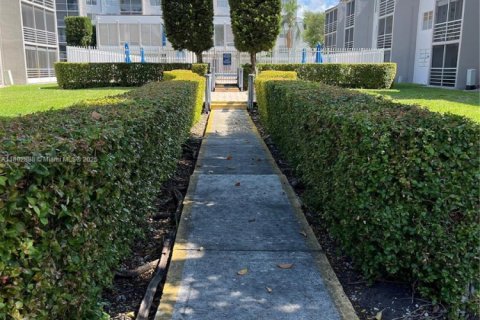 Купить кондоминиум в Майами, Флорида 2 спальни, 86.4м2, № 1686362 - фото 9