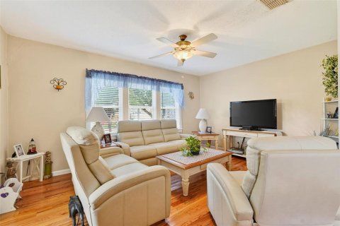 House in Tampa, Florida 2 bedrooms, 90.67 sq.m. № 1886007 - photo 9