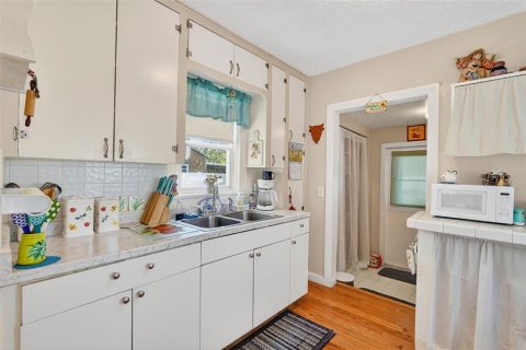 House in Tampa, Florida 2 bedrooms, 90.67 sq.m. № 1886007 - photo 25