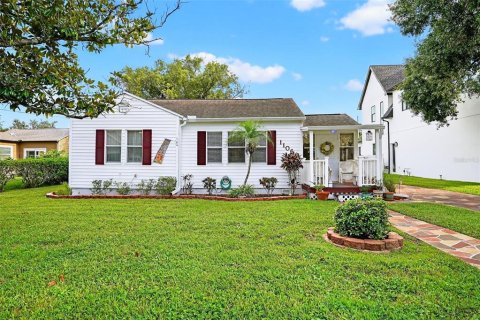 House in Tampa, Florida 2 bedrooms, 90.67 sq.m. № 1886007 - photo 1